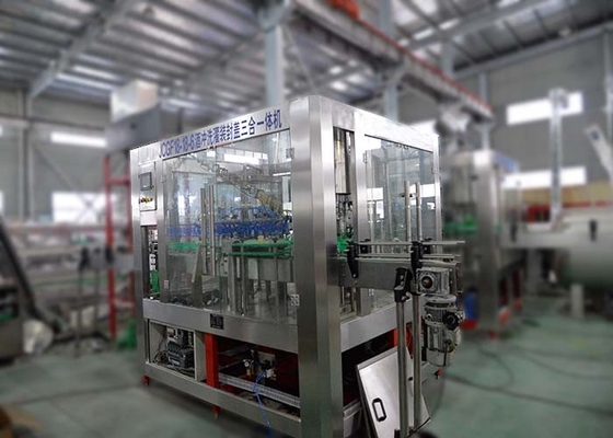 China DCGF18-18-6 3-In-1 automatische Wasser-Füllmaschine für gekohltes /Co2-Getränk fournisseur