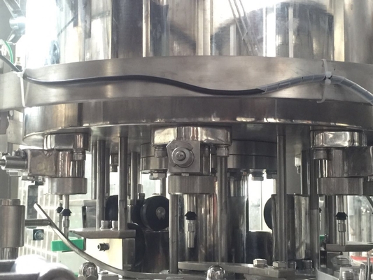 China Automatische gekohlte Sodawasser-Füllmaschine programmierbares Control Center fournisseur